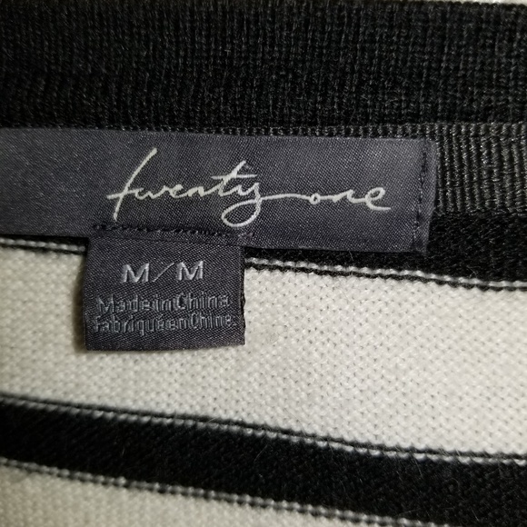 💥Black and white stripped cardigan - Picture 3 of 3